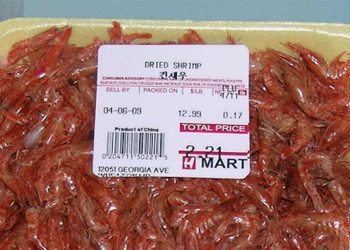 Tôm cũng là loại thức ăn cho cá lên màu tự nhiên đẹp nhất